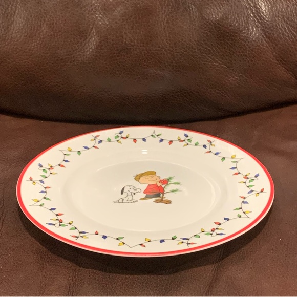 Peanuts Charlie Brown & Snoopy with Christmas Tree Ceramic Salad Plate - Picture 5 of 7